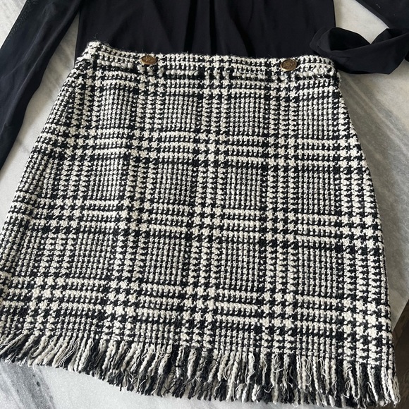 ZARA dressing rich Chanel classy look mini skirt size small 💍👜👡skirt is ZARA - Picture 5 of 17